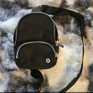 lululemon athletica Black 1 Liter Crossbody